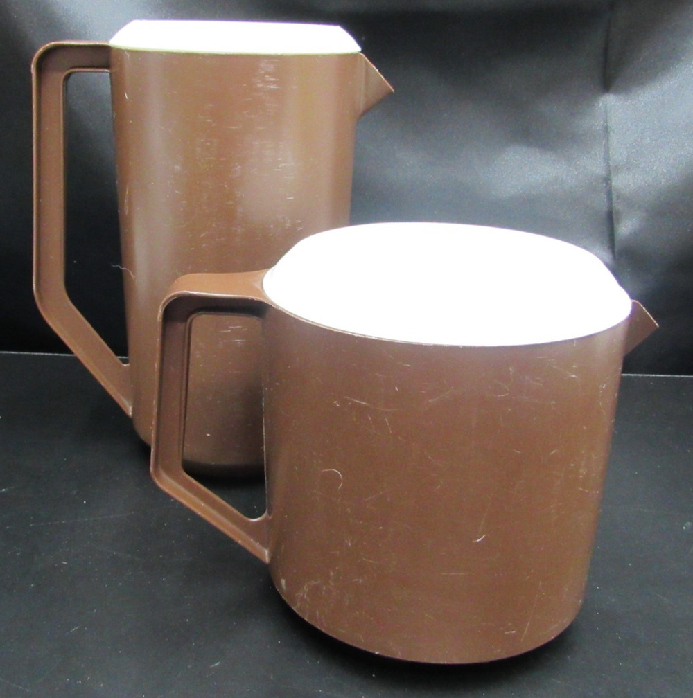 Vintage Rubbermaid brown 2-1/4 Qt. J-2445 & 1/1/2 QT. 2745